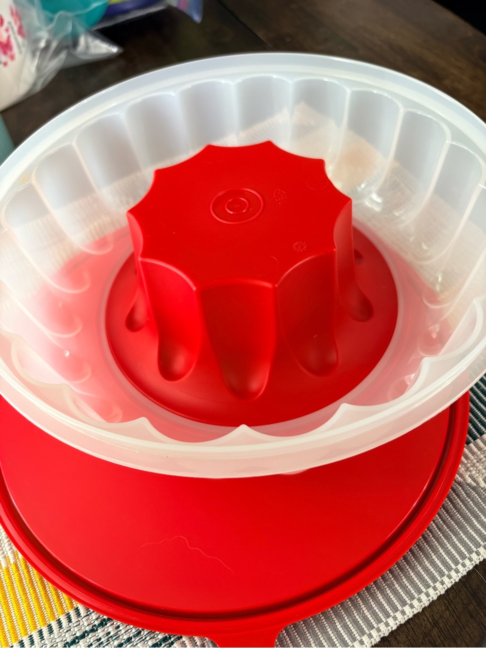 Red-Lid Round Tupperware jello Container - Picture 3 of 3